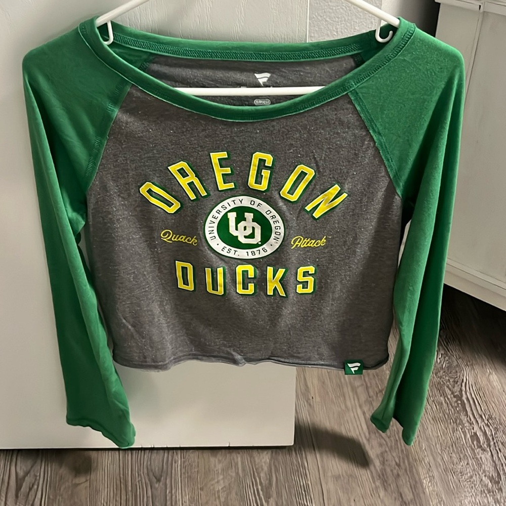Oregon ducks crop top with long sleeves, only worn once.